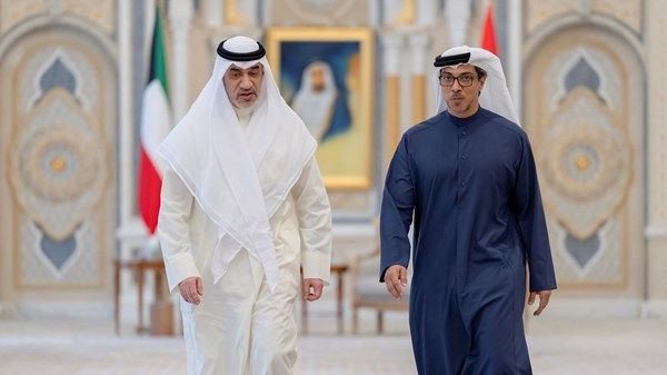 منصور بن زايد يستقبل النائب الأول لرئيس مجلس الوزراء وزير الداخلية الكويتي