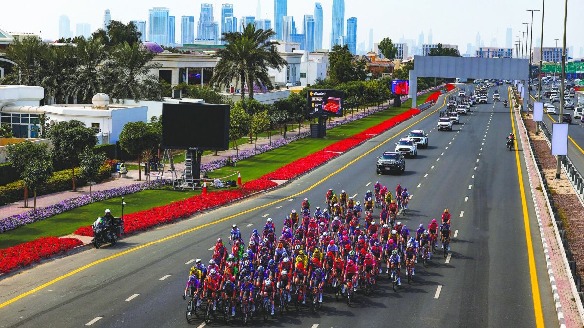 الامارات | لورينا بطلة «إرث دبي» في «طواف الإمارات»