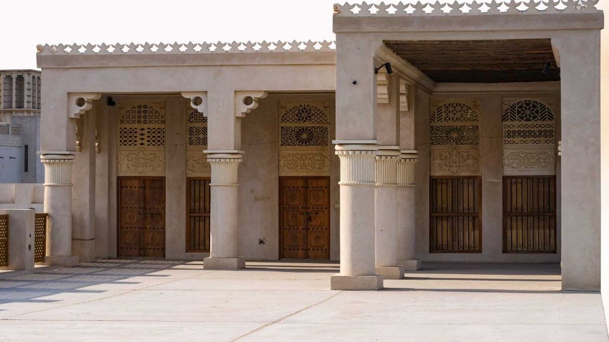 الامارات | انطلاق بينالي الشارقة.. الفن يزين 17 موقعاً على امتداد الإمارة