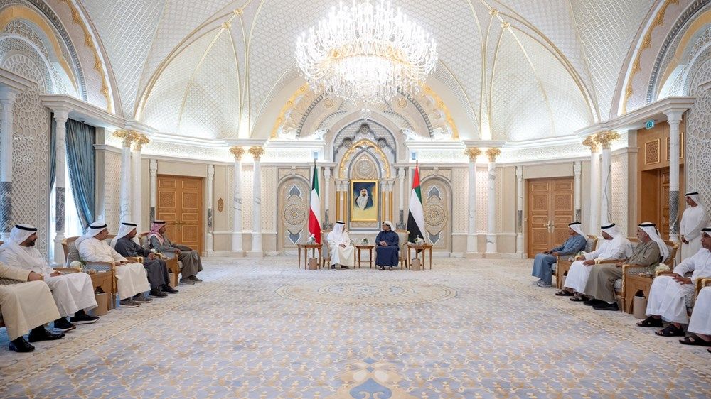 منصور بن زايد يستقبل النائب الأول لرئيس مجلس الوزراء وزير الداخلية الكويتي