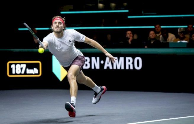 دورة روتردام: تسيتسيباس بشق الأنفس الى ربع النهائي