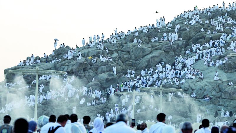 الامارات | «الشؤون الإسلامية» تعتمد أسماء 6228 حاجاً لموسم 2025