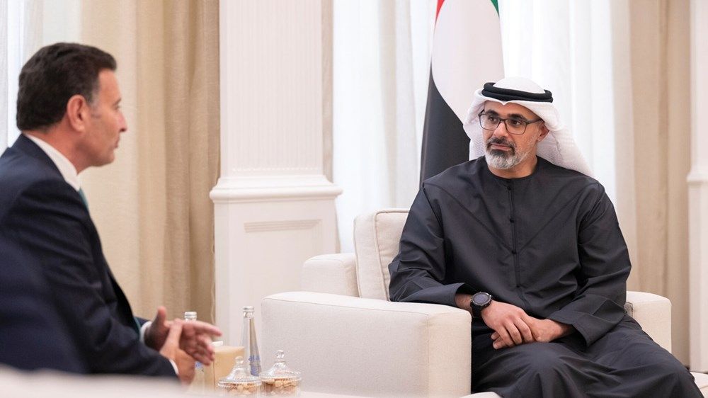 خالد بن محمد بن زايد يستقبل رئيس مجلس النواب الأردني