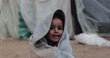 الأونروا تحذّر من مخاطر تعرض مئات آلاف الفلسطينيين فى غزة للبرد القارص