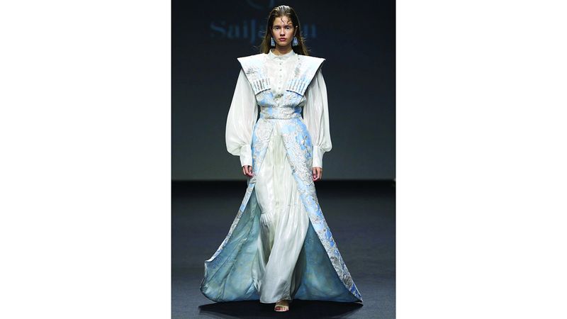 الامارات | تصاميم بطابع الحنين في أسبوع دبي للموضة