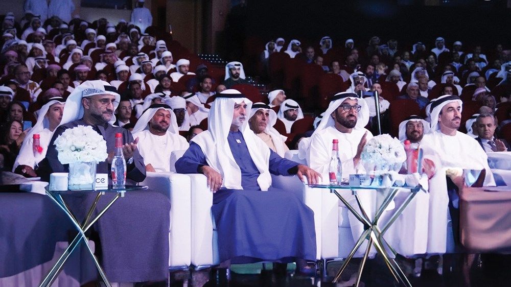 نهيان بن مبارك يتوِّج الإماراتي عبدالرحمن الحميري بلقب «أمير الشعراء»