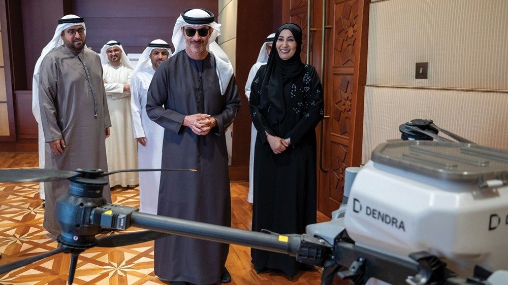 هزاع بن زايد يستقبل وفداً من هيئة البيئة - أبوظبي