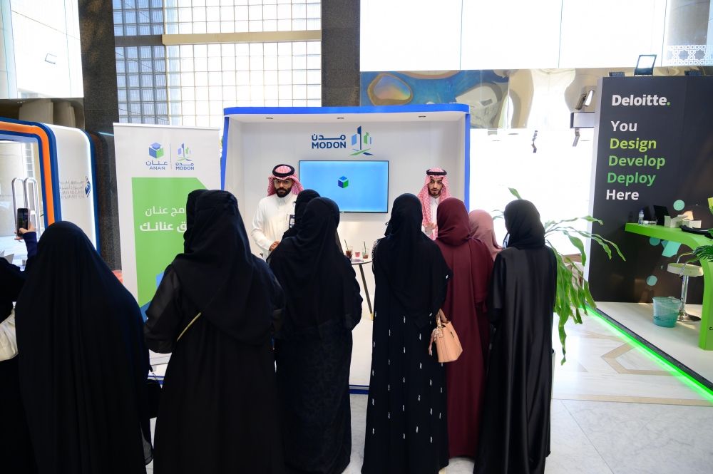 الملتقى المهني بجامعة المؤسس يختتم فعالياته بحضور يتجاوز الـ 9 آلاف زائر