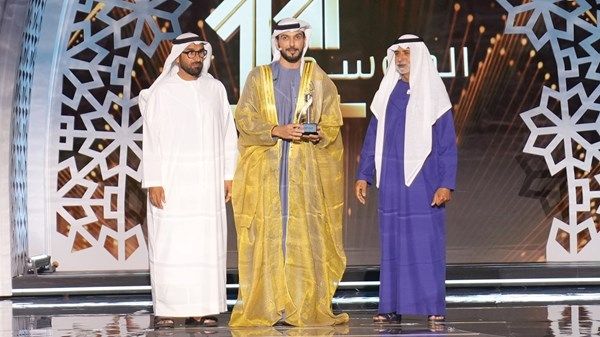 نهيان بن مبارك يتوِّج الإماراتي عبدالرحمن الحميري بلقب «أمير الشعراء»