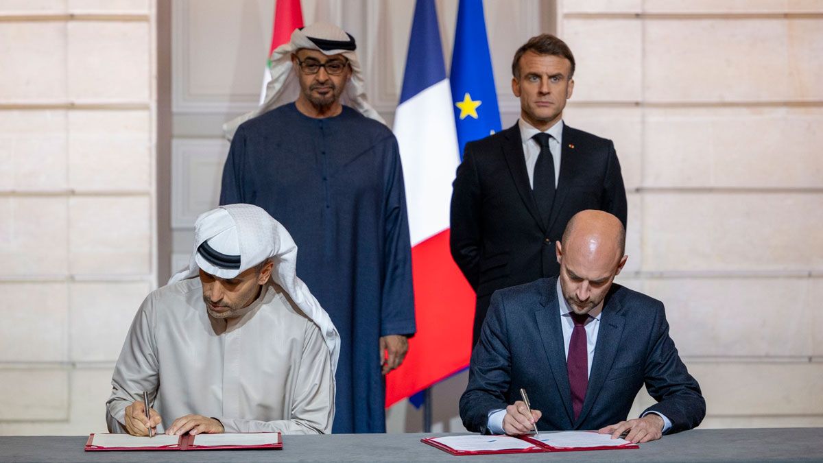 الامارات | رئيس الدولة يبحث وماكرون تعزيز العلاقات الإستراتيجية بين البلدين