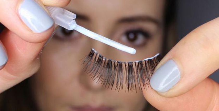 أضرار الرموش الصناعية الدائمة على العين.. كيف يمكن تجنبها؟