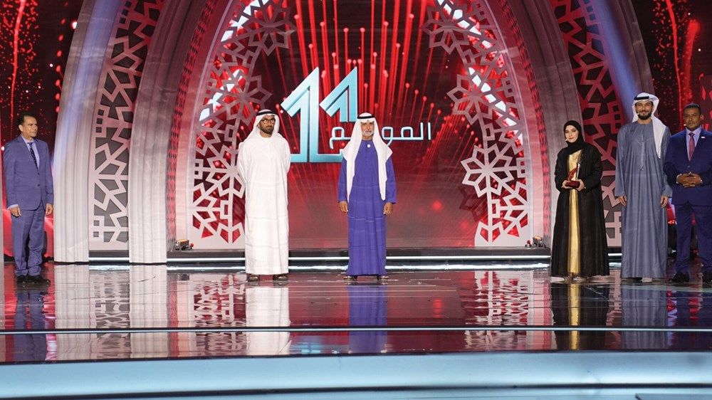 نهيان بن مبارك يتوِّج الإماراتي عبدالرحمن الحميري بلقب «أمير الشعراء»