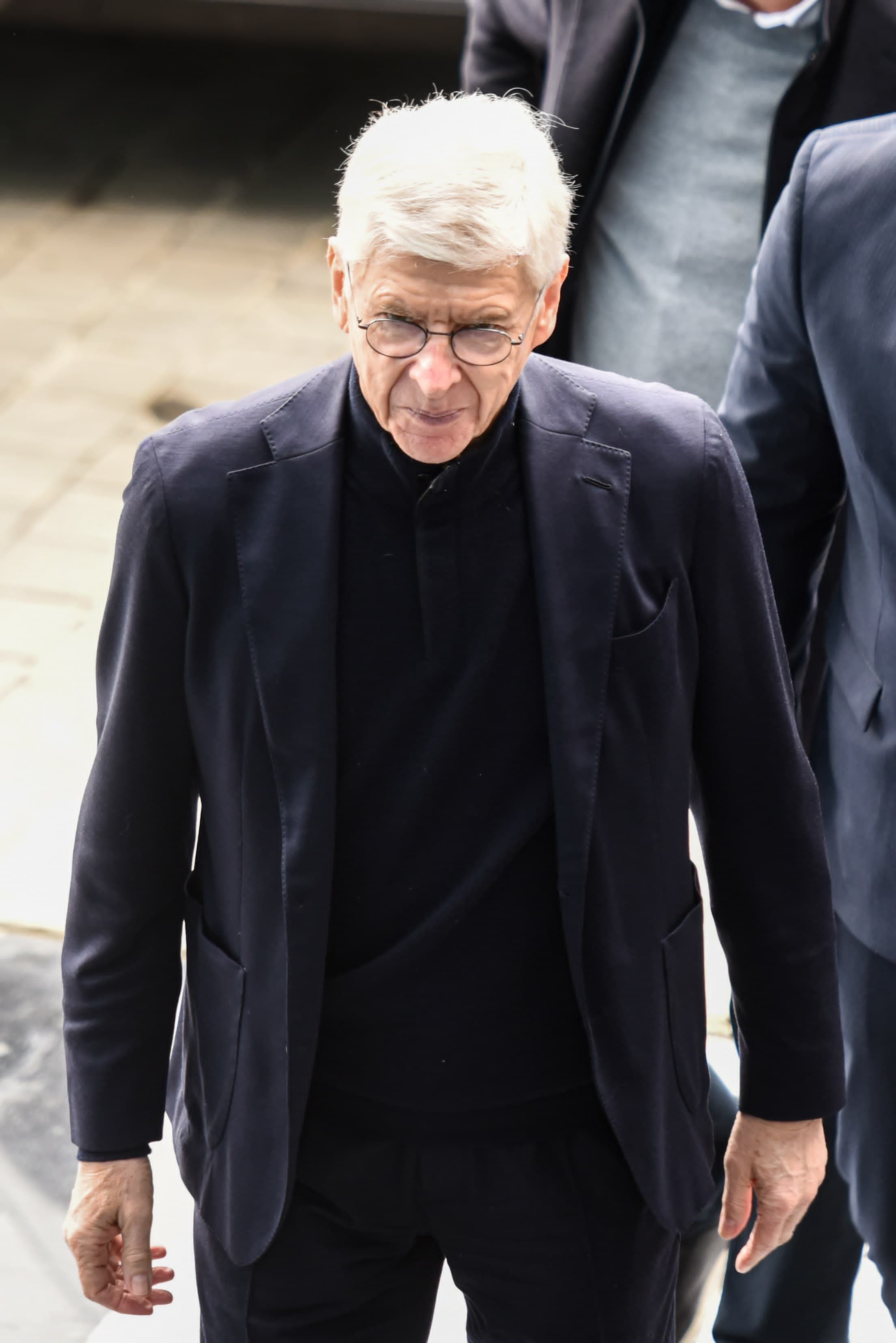 أرسين فينجر يزور اتحاد الكرة ويعطي شارة البدء لإطلاق مشروع المواهب.. صور