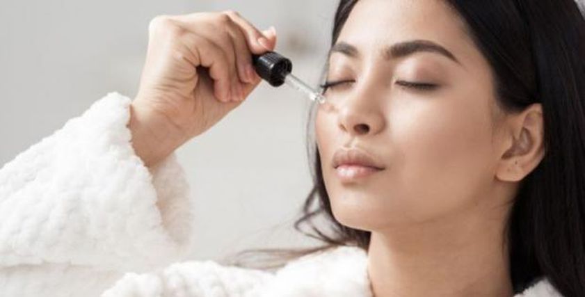 من أجل بشرتك.. لماذا يجب استخدام الهيالورونيك أسيد للفتيات بعد الثلاثين؟