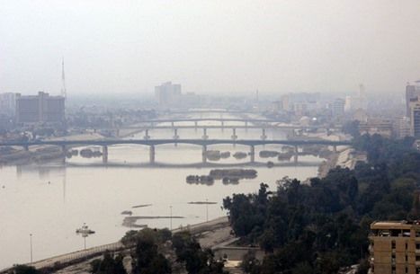 جريمة بشعة بالعراق.. أم تلقي بأبنائها من أحد الجسور