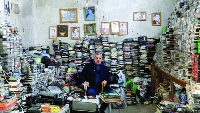 الامارات | عراقي من «الزمن الجميل» يعيش بصحبة 270 ألف شريط
