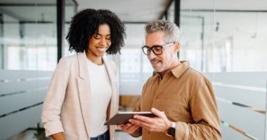 طالع الأبراج: 4 أبراج بتكون أحسن ثنائي في مجال التجارة مع برج الدلو.. بيحققوا أرباح