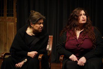 خاص - مسرحية " حكايات سميرة " جسّدت تحديات المجتمع بتوقيع المخرج شادي الهبر