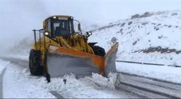 "أسيل" تضرب لبنان.. عاصفة قوية تتسبب فى تراكم الثلوج وقطع الطرق.. فيديو وصور