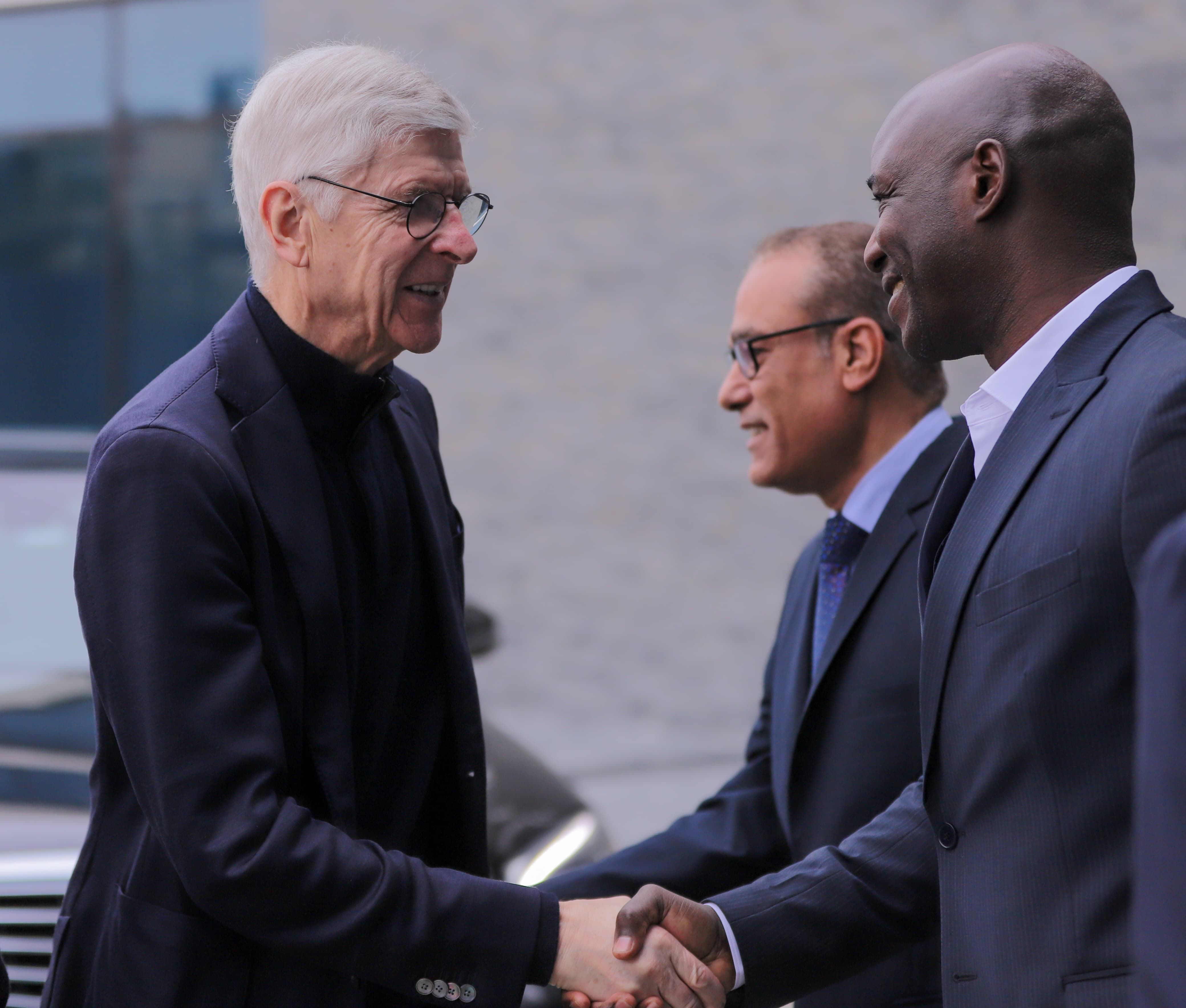 أرسين فينجر يزور اتحاد الكرة ويعطي شارة البدء لإطلاق مشروع المواهب.. صور