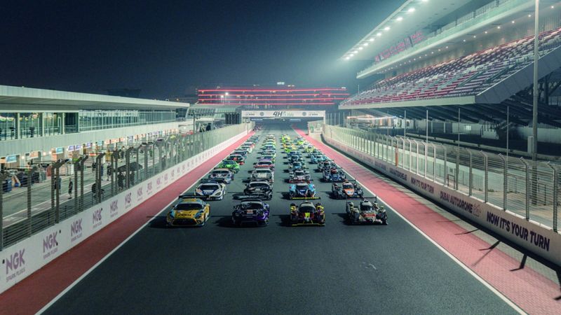 الامارات | «دبي أوتودروم» تستضيف سلسلة سباقات لومان الآسيوية للسيارات