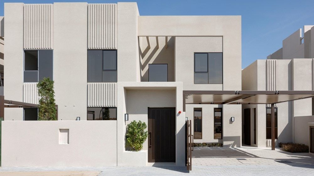 محمد بن راشد يتفقد مشروع راشد بن محمد السكني ويثني على مواصفات المجمع السكني الجديد