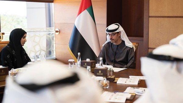 هزاع بن زايد يستقبل وفداً من هيئة البيئة - أبوظبي