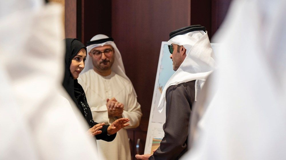 هزاع بن زايد يستقبل وفداً من هيئة البيئة - أبوظبي