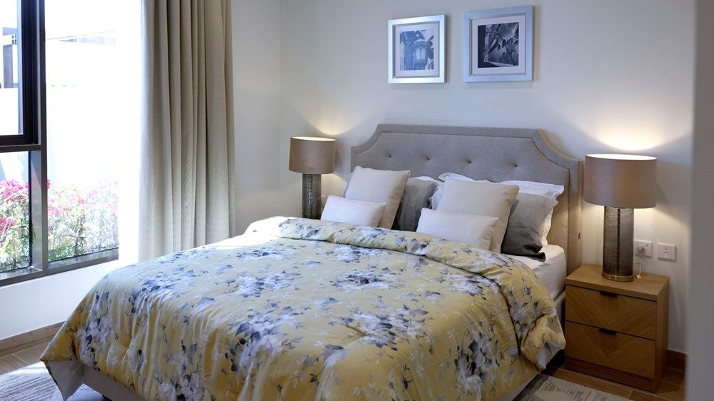 محمد بن راشد يتفقد مشروع راشد بن محمد السكني ويثني على مواصفات المجمع السكني الجديد