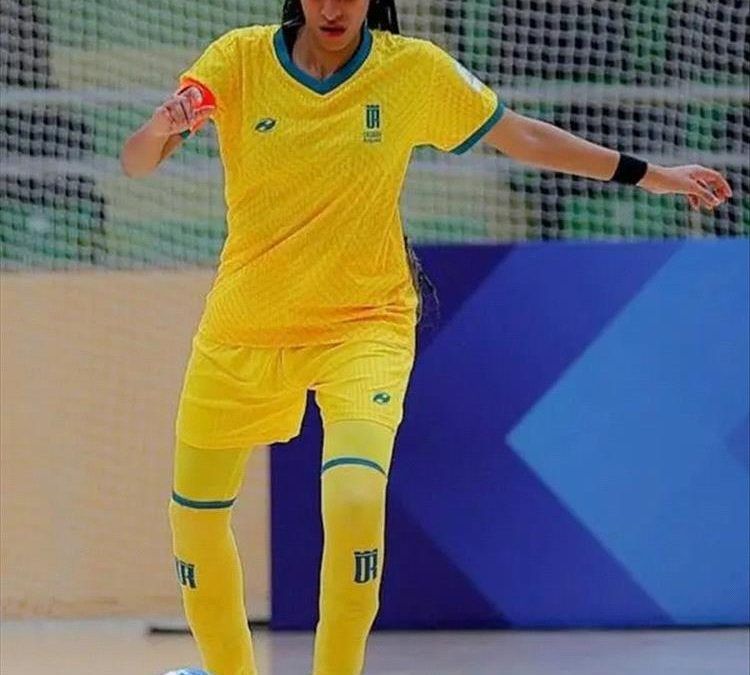 في الملاعب السعودية... شابة يمنية تتألق وتبهر الجميع بموهبتها "شاهد"