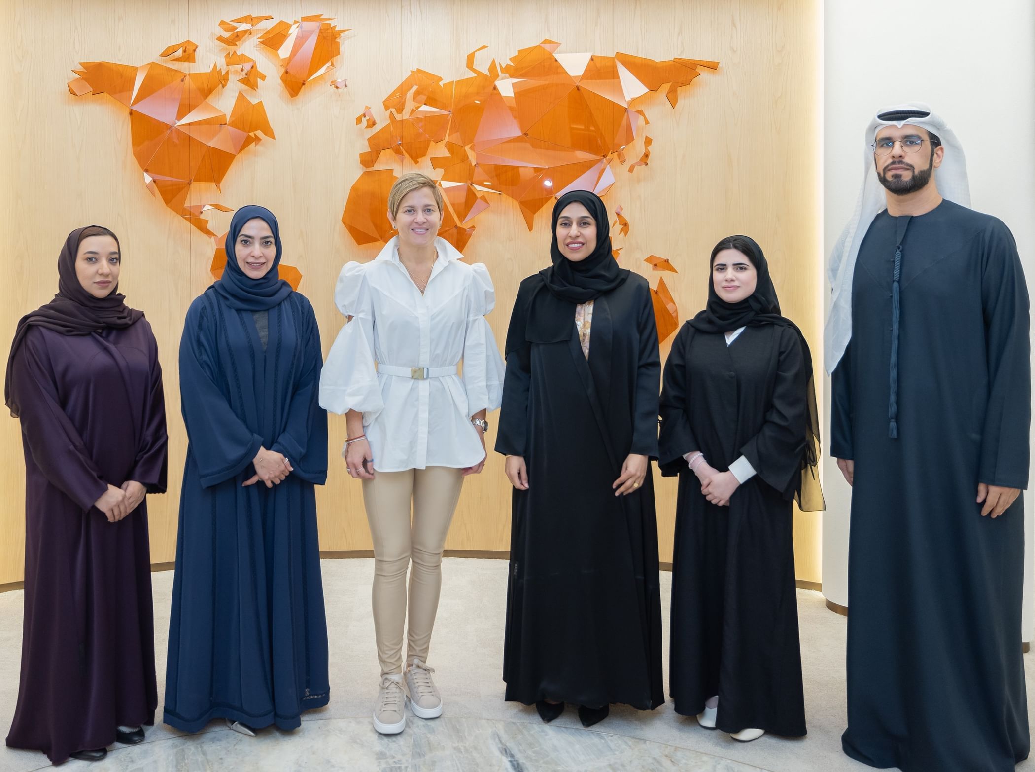 الامارات | سيدة كولومبيا الأولى تطلع على مبادرات التبادل المعرفي الإماراتي