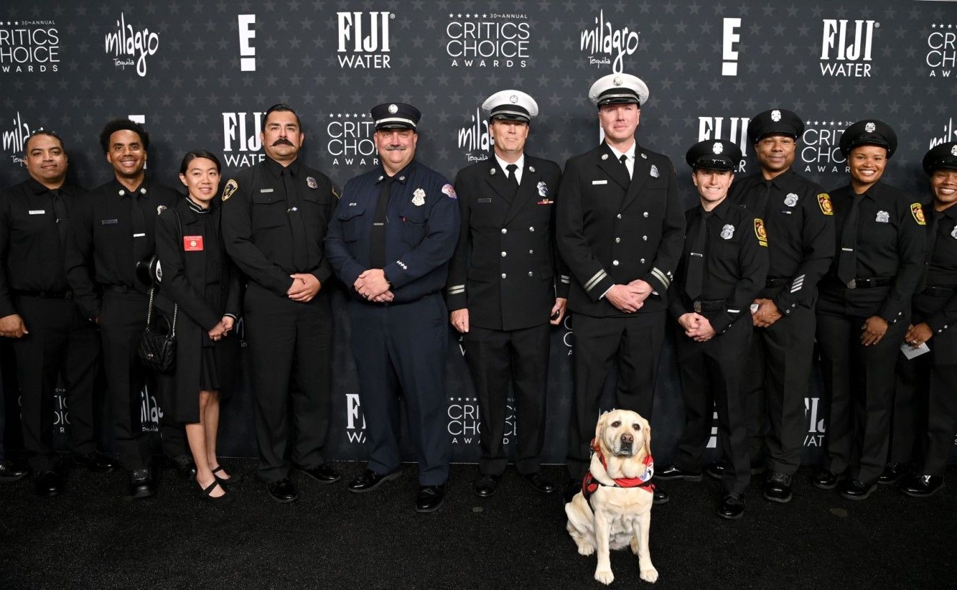 حفل جوائز اختيار النقاد 2025 يشهد تكريم رجال الاطفاء في لوس أنجلوس