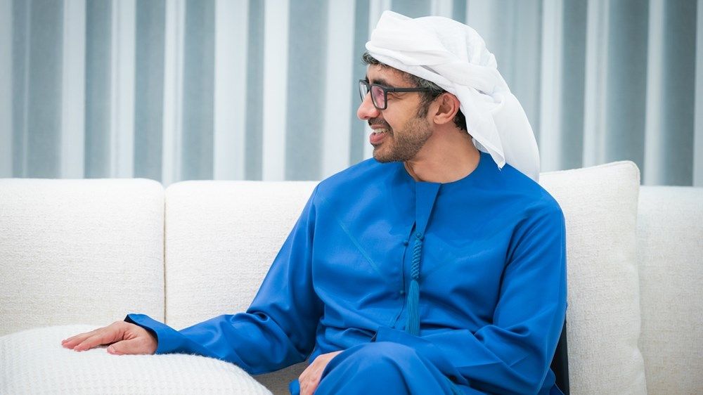 عبدالله بن زايد ووزير خارجية اليونان يبحثان تعزيز التعاون والشراكة بين البلدين