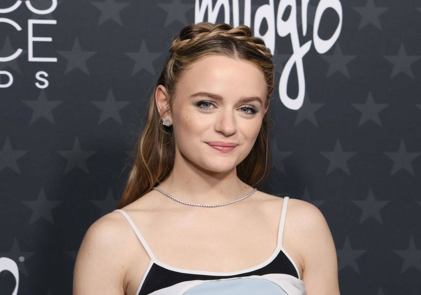 مكياج وتسريحات شعر النجمات في حفل جوائز اختيار النقاد 2025.. نعومة وبساطة