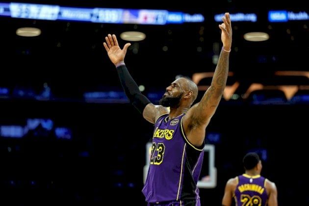 دوري أن بي ايه: أوجاع في الكاحل تُبعد ليبرون عن مواجهة بايسرز