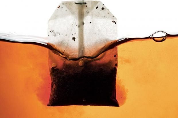 عادة يومية خطيرة.. ماذا يحدث عند تناول الشاي بعد الطعام مباشرة