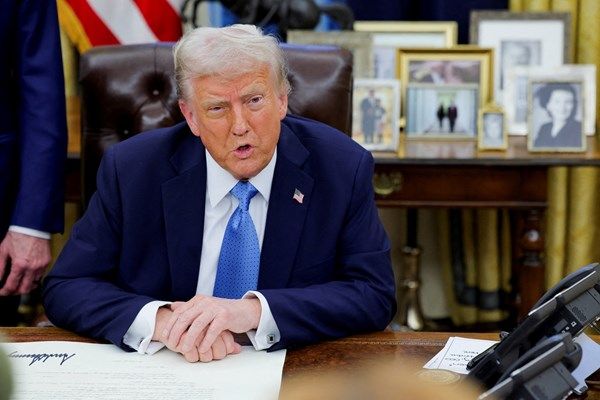 ترامب يعلق فرض رسوم جمركية على واردات صينية
