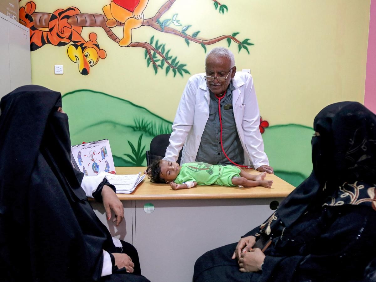 ختان الأطفال مهمة المزيّن والداية في اليمن رغم المخاطر