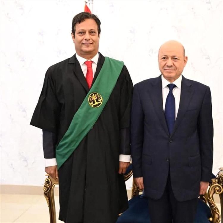 عاجل : مصادر في رئاسة الجمهورية تكشف عن تشكيل حكومة جديدة "جنوبية " ...الاسماء والمناصب"