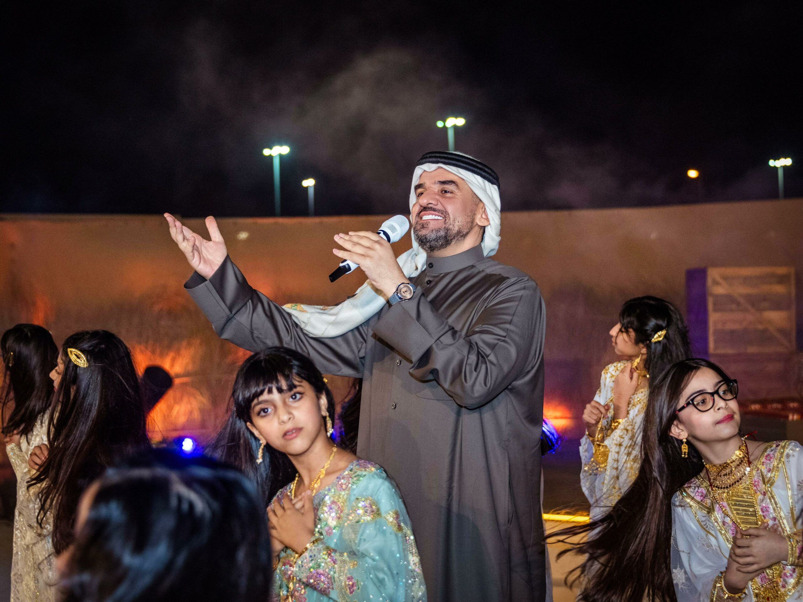حسين الجسمي يهدي الشيخ محمد بن راشد آل مكتوم “سليل العز”