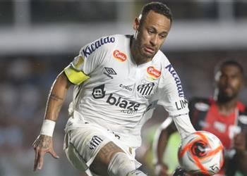 نيمار يهاجم مدرب الهلال بعد تألقه مع سانتوس في أول ظهور