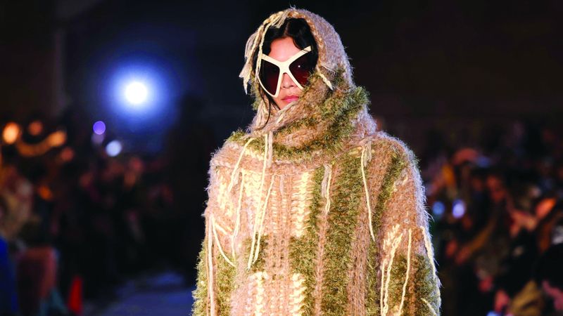 الامارات | أزياء «نيويورك» رهان على الشباب وقيم الاستدامة