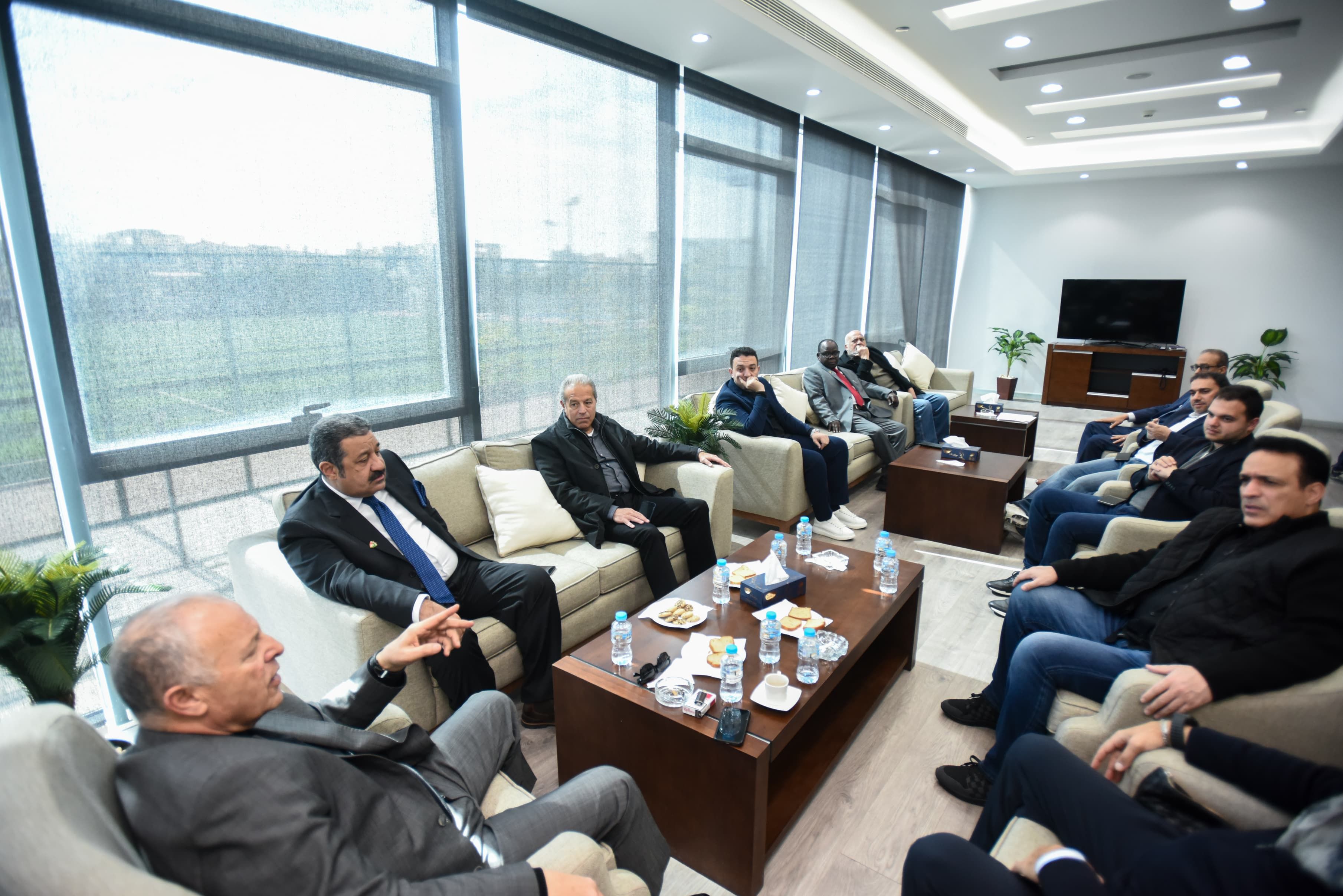 أبو ريدة يلتقى رئيس الاتحاد الكويتى لمناقشة التعاون المشترك