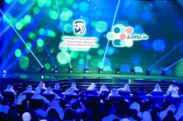 محمد بن راشد: نساهم في بناء جسور لملايين الشباب