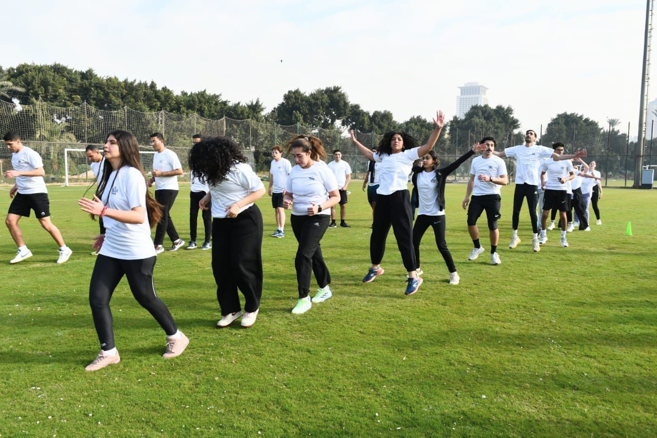 وزير الرياضة يشارك المتدربين ببرنامج الدبلوماسية الشبابية فى يوم رياضي.. صور