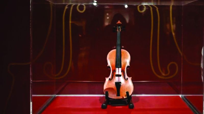 الامارات | كمان نادر يُباع في مزاد بـ 11 مليون دولار