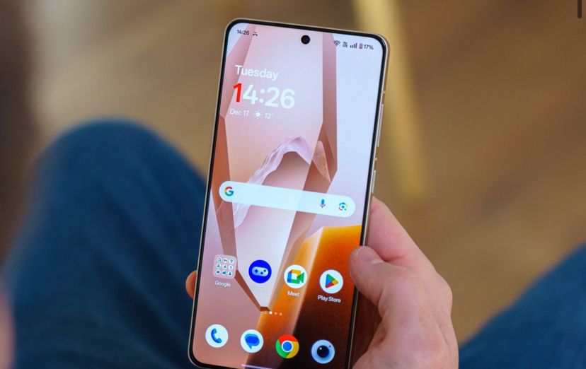 تكنولوجيا: تحديث جديد لهاتف OnePlus 13R يجلب تحسينات للكاميرا وميزات ترجمة بالذكاء الاصطناعي