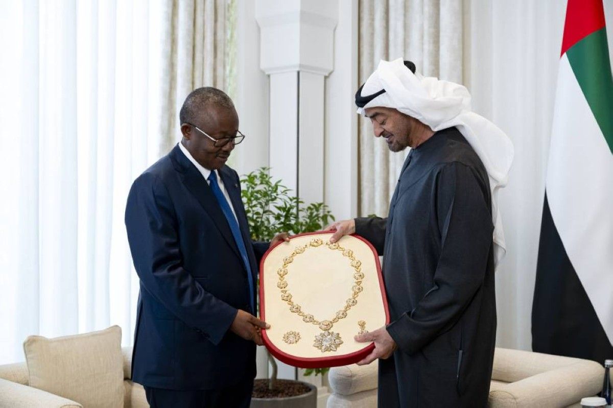 الخليج اليوم .. رئيس الدولة ورئيس غينيا بيساو يبحثان علاقات البلدين ويتبادلان الأوسمة