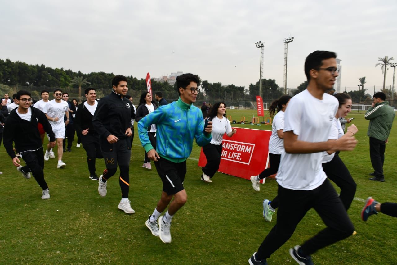وزير الرياضة يشارك المتدربين ببرنامج الدبلوماسية الشبابية فى يوم رياضي.. صور