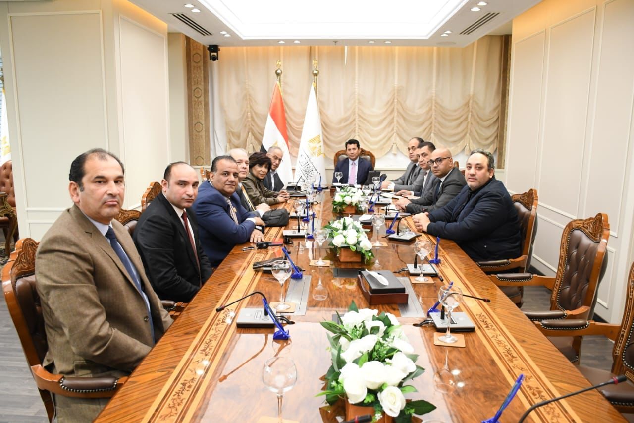 وزير الرياضة يجتمع بمجلس إدارة اللجنة البارالمبية لمناقشة الخطط والاستعدادات